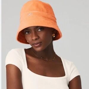New ALO Yoga Cantaloupe Orange Terry Beachside Bucket Hat